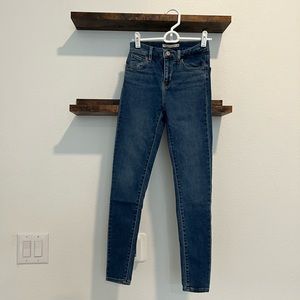 levi’s jeans, size 23, medium blue